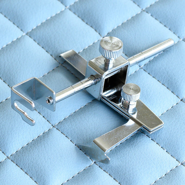 Seam guide adjustable